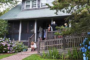 Pet-friendly-The-Tavern-Nantucket-MA